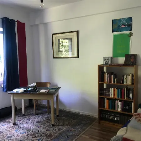 Chateau Gilbert Homestay *